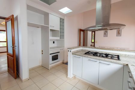 Casa de condomínio à venda com 370m², 4 quartos e 3 vagas Casa de condomínio à venda com 370m², 4 quartos e 3 vagasCozinha
