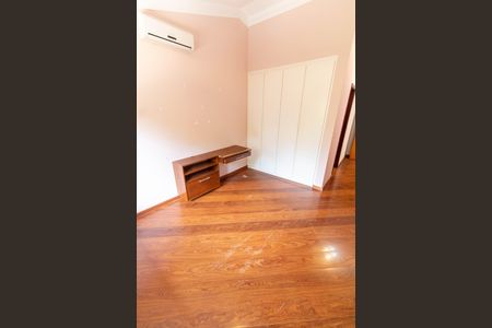 Casa de condomínio à venda com 370m², 4 quartos e 3 vagas Casa de condomínio à venda com 370m², 4 quartos e 3 vagasSuíte 1