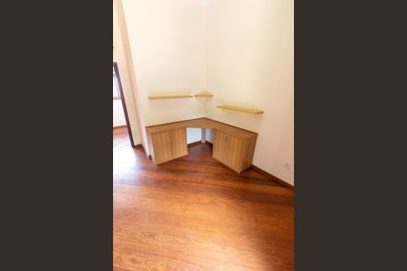 Casa de condomínio à venda com 370m², 4 quartos e 3 vagas Casa de condomínio à venda com 370m², 4 quartos e 3 vagasQuarto 2