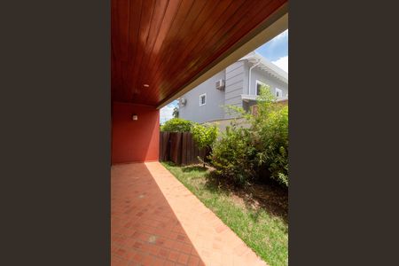 Casa de condomínio à venda com 370m², 4 quartos e 3 vagas Casa de condomínio à venda com 370m², 4 quartos e 3 vagasÁrea comum