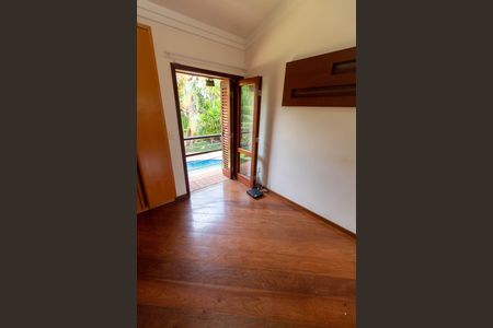 Casa de condomínio à venda com 370m², 4 quartos e 3 vagas Casa de condomínio à venda com 370m², 4 quartos e 3 vagasQuarto 2