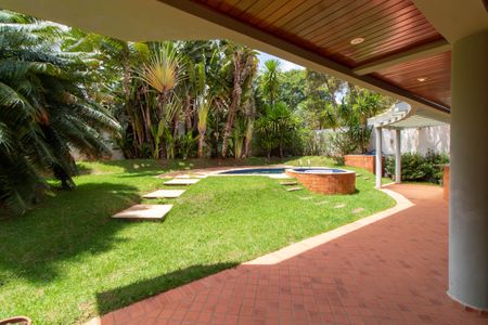 Casa de condomínio à venda com 370m², 4 quartos e 3 vagas Casa de condomínio à venda com 370m², 4 quartos e 3 vagasÁrea comum