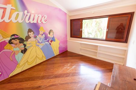 Casa de condomínio à venda com 370m², 4 quartos e 3 vagas Casa de condomínio à venda com 370m², 4 quartos e 3 vagasSuíte 1