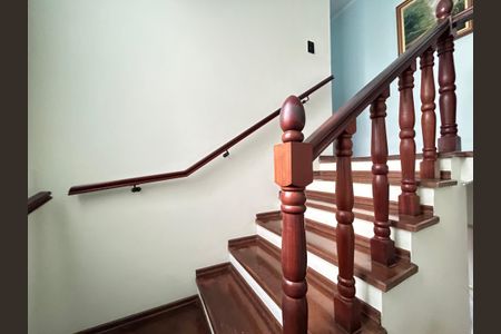 Casa para alugar com 200m², 3 quartos e 2 vagas Casa para alugar com 200m², 3 quartos e 2 vagasEscada