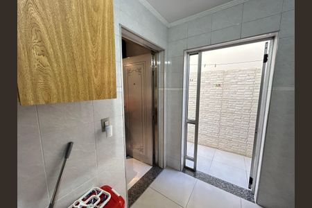 Casa para alugar com 200m², 3 quartos e 2 vagas Casa para alugar com 200m², 3 quartos e 2 vagasÁrea de Serviço