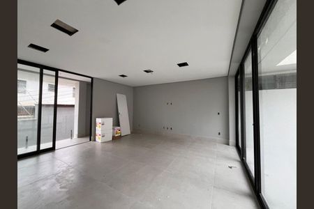 Casa à venda com 360m², 5 quartos e 4 vagasEscritório