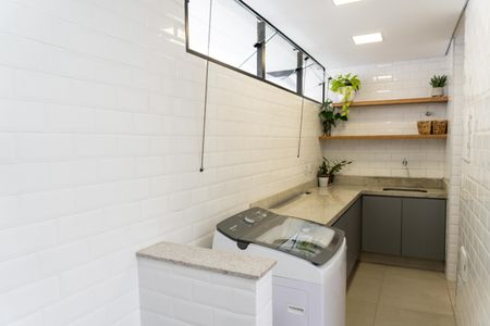 Casa à venda com 360m², 5 quartos e 4 vagasÁrea de Serviço 2