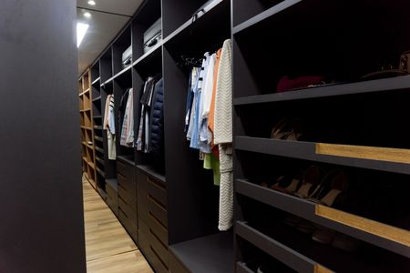 Casa à venda com 360m², 5 quartos e 4 vagasSuíte 1 - Closet