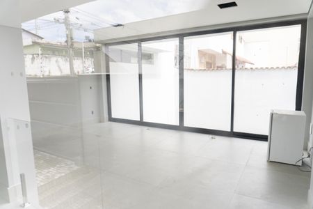 Casa à venda com 360m², 5 quartos e 4 vagasEscritório