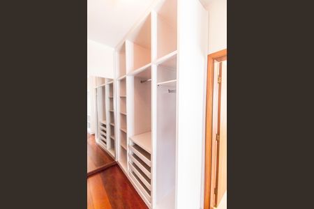 Apartamento para alugar com 480m², 4 quartos e 3 vagas Apartamento para alugar com 480m², 4 quartos e 3 vagasCloset da suíte