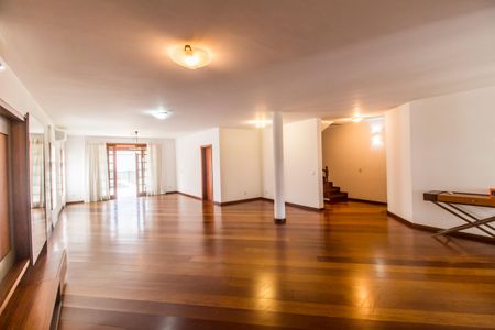 Apartamento para alugar com 480m², 4 quartos e 3 vagas Apartamento para alugar com 480m², 4 quartos e 3 vagasSala