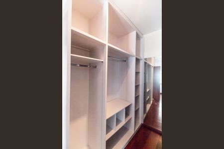 Apartamento para alugar com 480m², 4 quartos e 3 vagas Apartamento para alugar com 480m², 4 quartos e 3 vagasCloset da suíte