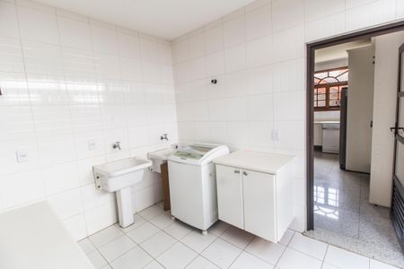 Apartamento para alugar com 480m², 4 quartos e 3 vagas Apartamento para alugar com 480m², 4 quartos e 3 vagasÁrea de Serviço