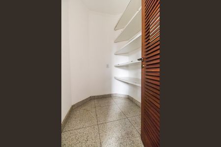 Apartamento para alugar com 480m², 4 quartos e 3 vagas Apartamento para alugar com 480m², 4 quartos e 3 vagasDespensa