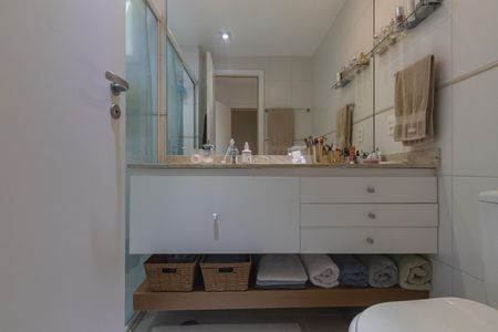 Apartamento à venda com 125m², 3 quartos e 3 vagasBanheiro da Suíte 2