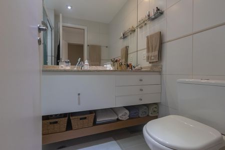 Apartamento à venda com 125m², 3 quartos e 3 vagasBanheiro da Suíte 2