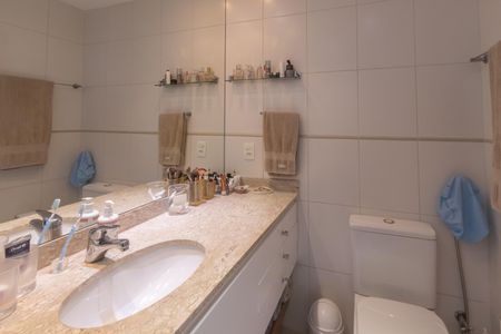 Apartamento à venda com 125m², 3 quartos e 3 vagasBanheiro da Suíte 2