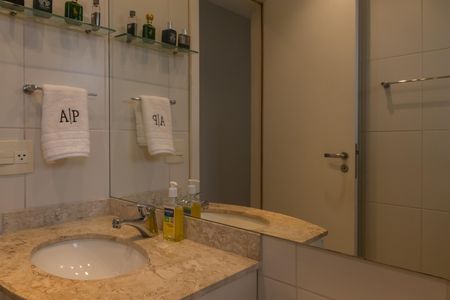 Apartamento à venda com 125m², 3 quartos e 3 vagasBanheiro da Suíte 1