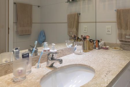 Apartamento à venda com 125m², 3 quartos e 3 vagasBanheiro da Suíte 2