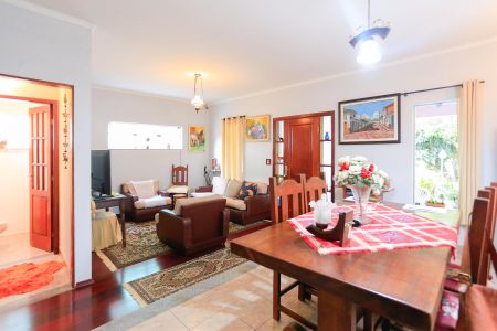 Casa à venda com 410m², 4 quartos e 6 vagas