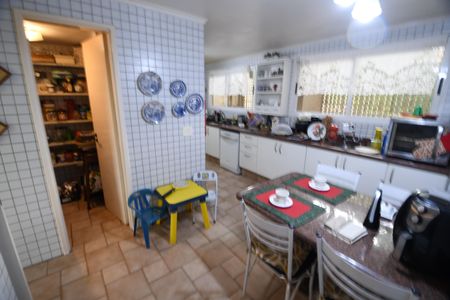 Apartamento à venda com 226m², 4 quartos e 4 vagasCozinha