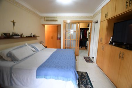 Apartamento à venda com 226m², 4 quartos e 4 vagasQuarto 4 - Suíte