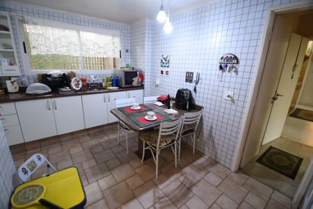 Apartamento à venda com 226m², 4 quartos e 4 vagasCozinha