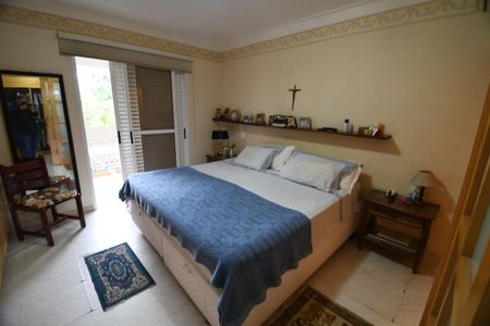 Apartamento à venda com 226m², 4 quartos e 4 vagasQuarto 4 - Suíte