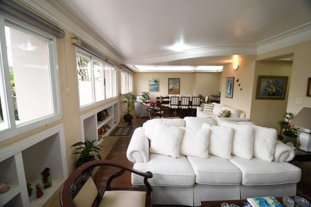 Apartamento à venda com 226m², 4 quartos e 4 vagasSala