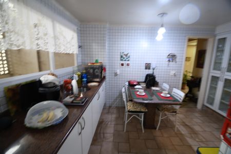 Apartamento à venda com 226m², 4 quartos e 4 vagasCozinha