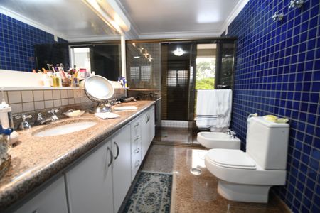 Apartamento à venda com 226m², 4 quartos e 4 vagasBanheiro Suíte