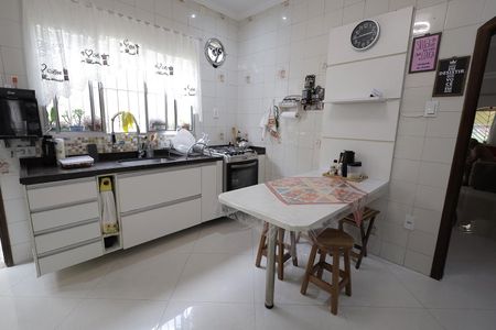 Casa à venda com 125m², 2 quartos e 2 vagas Casa à venda com 125m², 2 quartos e 2 vagasCozinha