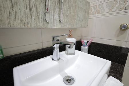 Casa à venda com 125m², 2 quartos e 2 vagas Casa à venda com 125m², 2 quartos e 2 vagasBanheiro