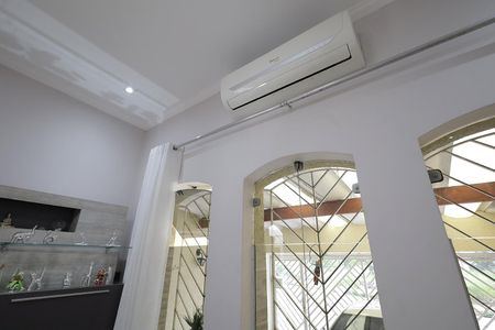 Casa à venda com 125m², 2 quartos e 2 vagas Casa à venda com 125m², 2 quartos e 2 vagasSala