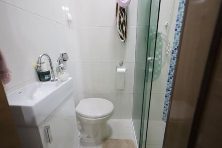 Casa à venda com 125m², 2 quartos e 2 vagas Casa à venda com 125m², 2 quartos e 2 vagasBanheiro Suíte