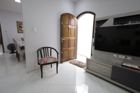 Casa à venda com 125m², 2 quartos e 2 vagas Casa à venda com 125m², 2 quartos e 2 vagasSala