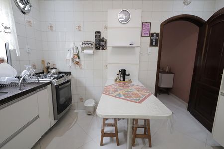 Casa à venda com 125m², 2 quartos e 2 vagas Casa à venda com 125m², 2 quartos e 2 vagasCozinha