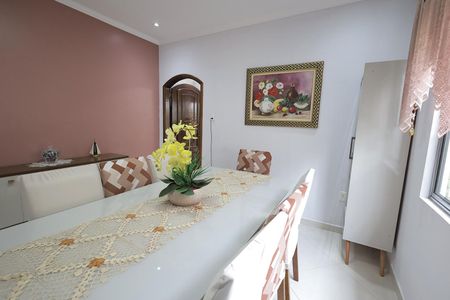 Casa à venda com 125m², 2 quartos e 2 vagas Casa à venda com 125m², 2 quartos e 2 vagasSala de Jantar