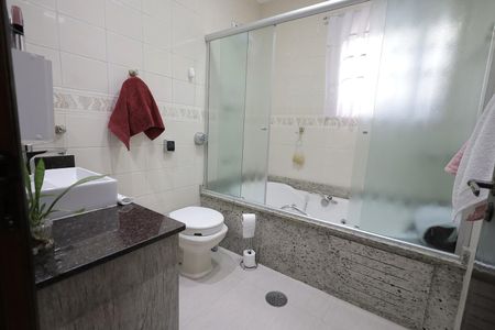 Casa à venda com 125m², 2 quartos e 2 vagas Casa à venda com 125m², 2 quartos e 2 vagasBanheiro