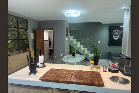 Casa de condomínio para alugar com 214m², 3 quartos e 2 vagasSala