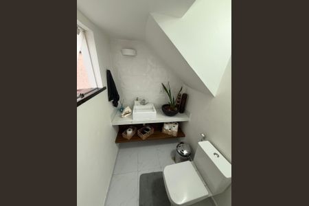 Casa de condomínio para alugar com 214m², 3 quartos e 2 vagasBanheiro