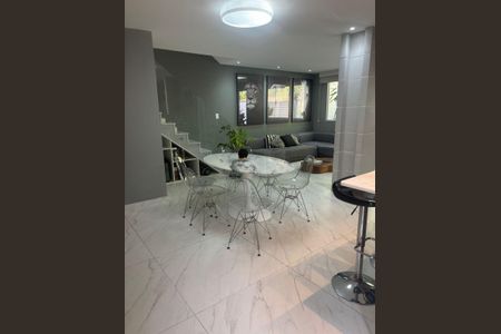 Sala de casa de condomínio para alugar com 3 quartos, 214m² em Freguesia (Jacarepaguá), Rio de Janeiro