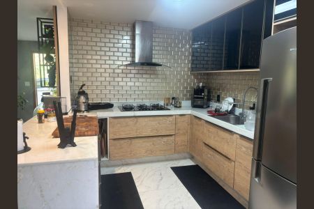 Casa de condomínio para alugar com 214m², 3 quartos e 2 vagasCozinha