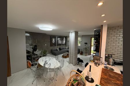 Sala de casa de condomínio para alugar com 3 quartos, 214m² em Freguesia (Jacarepaguá), Rio de Janeiro