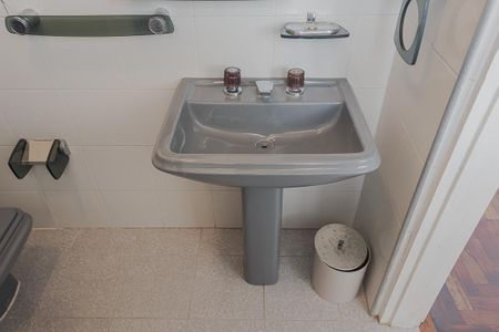 Apartamento para alugar com 100m², 3 quartos e 1 vaga Apartamento para alugar com 100m², 3 quartos e 1 vagaBanheiro da Suíte 2