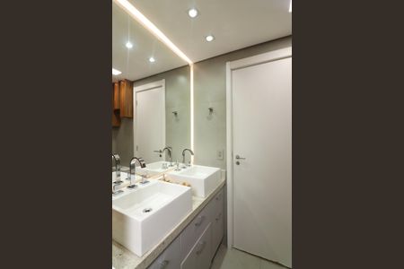 Apartamento à venda com 147m², 3 quartos e 2 vagasSuíte 1 Banheiro 