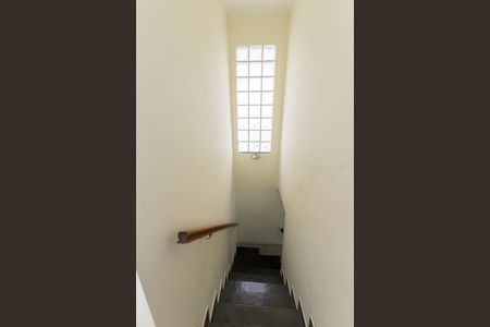 Casa à venda com 171m², 4 quartos e 2 vagasEscada