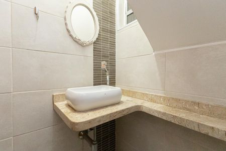 Casa à venda com 171m², 4 quartos e 2 vagasLavabo