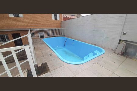 Casa à venda com 250m², 2 quartos e 2 vagas Casa à venda com 250m², 2 quartos e 2 vagasÁrea Externa