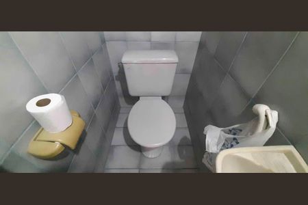 Casa à venda com 250m², 2 quartos e 2 vagas Casa à venda com 250m², 2 quartos e 2 vagasCasa 1 - Lavabo